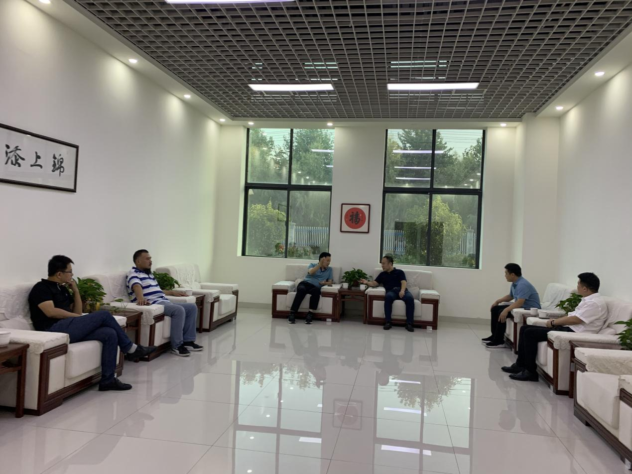 东方企业创新发展中心秘书长、国信中科信息技术研究院院长姜洪成赴香港衡宽国际集团济南总部和新泰市进行考察并达成合作意向