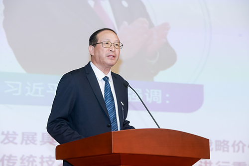 图为第十届全国人大常委、第十一届全国政协常委、东方企业创新发展中心专家咨询委员会主任陈章良主旨演讲。.png